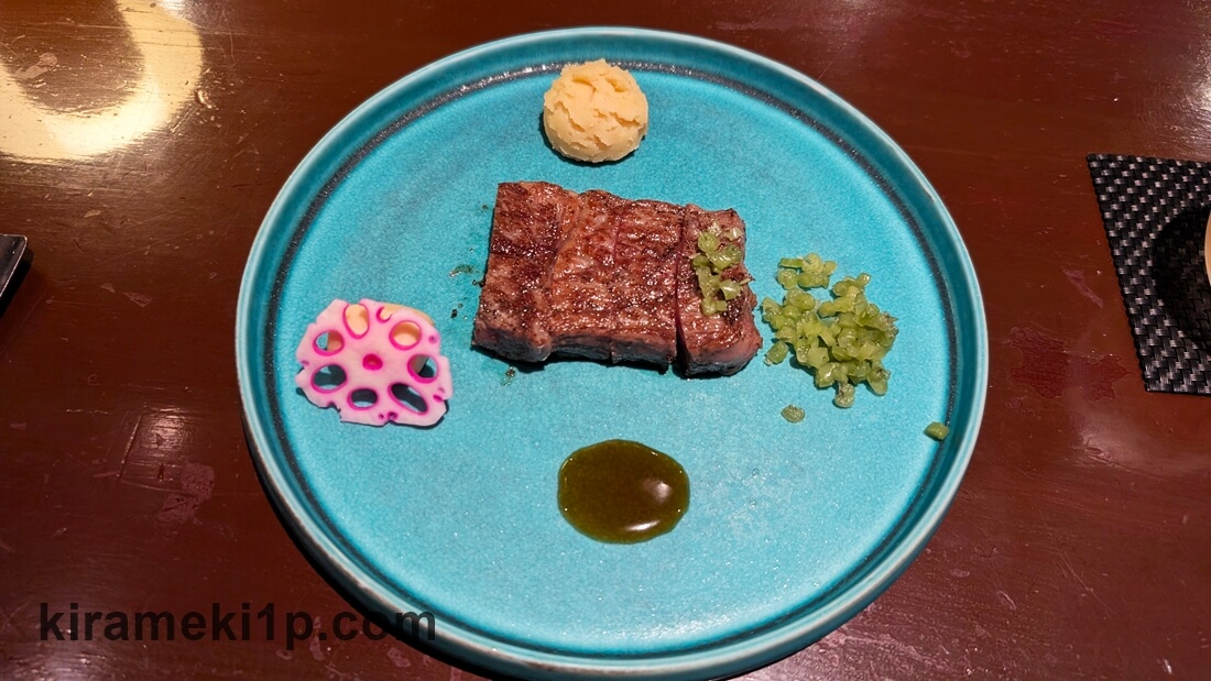 メインは和牛ステーキ、夕食は鉄板焼きのコース